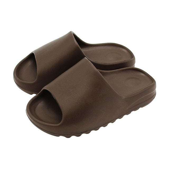 Trendige Unisex Sommersandalen. Bequeme Freizeitpantoffeln für Damen & Herren, perfekt für Strand, Pool & zu Hause.