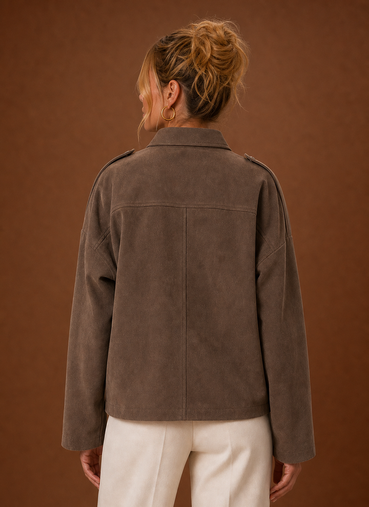 Damen Boxy Fit Jacke für den Lagenlook, perfekt über T-Shirts oder Pullover getragen.