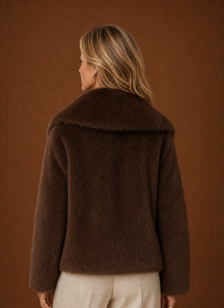 Zeitloser Damen-Wintermantel, elegant & kuschelig, für modische Winterkleidung.