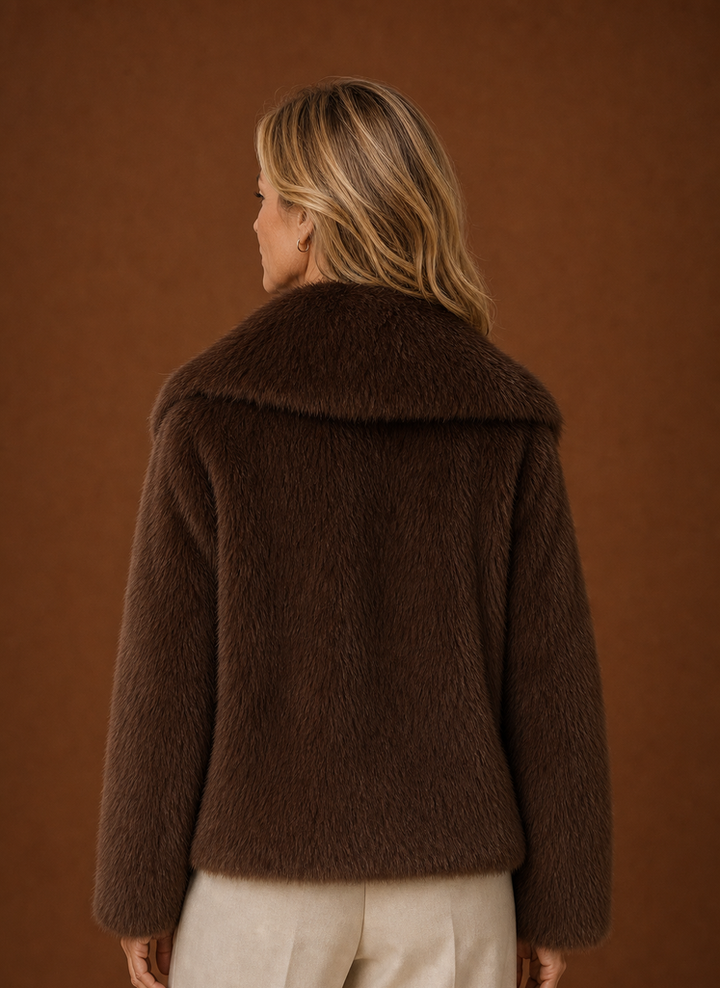 Zeitloser Damen-Wintermantel, elegant & kuschelig, für modische Winterkleidung.