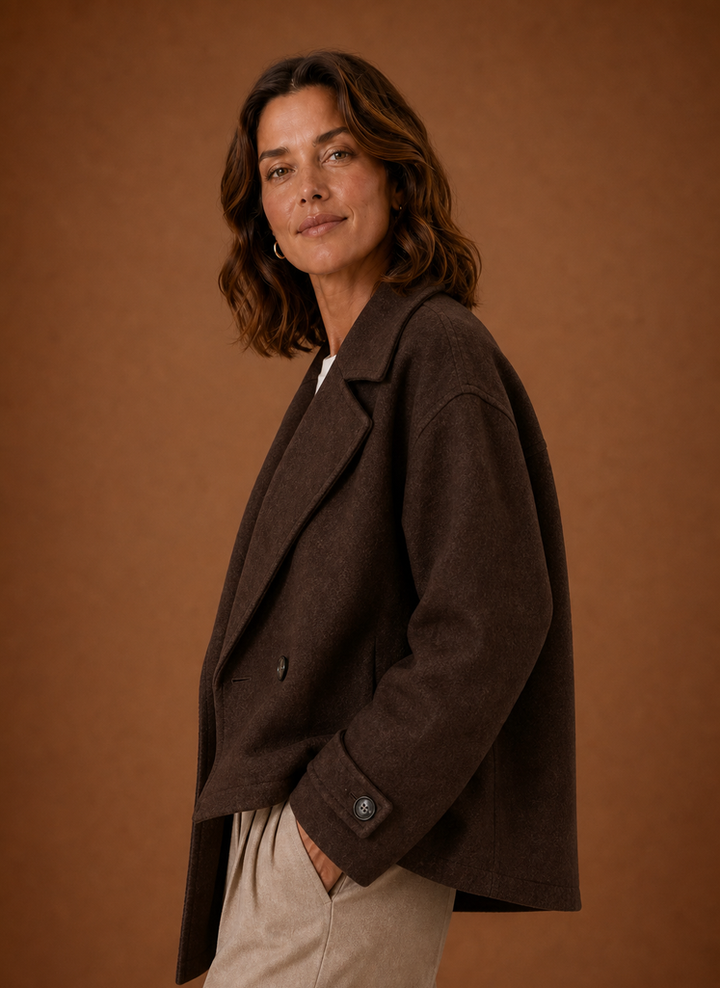 Klassischer Damen Übergangsmantel mit Knopfleiste & Langarm. Zeitlose Oberbekleidung für Frauen, elegant & bequem.