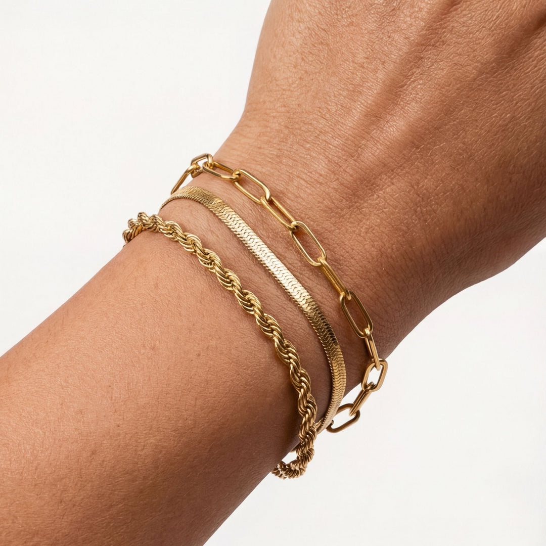 Damen Kettenarmband Set Gold, 3-teilig aus wasserfestem Edelstahl, hypoallergen und elegant.