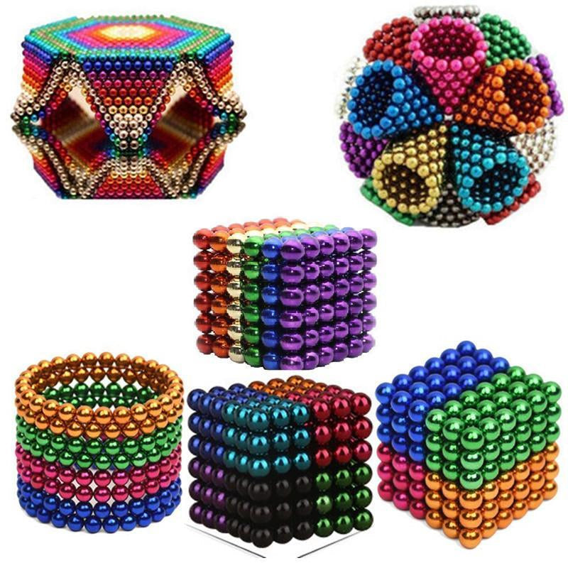 Person spielt mit ColorMagnet Magnetkugeln, fördert Feinmotorik, Stressabbau und Konzentration.