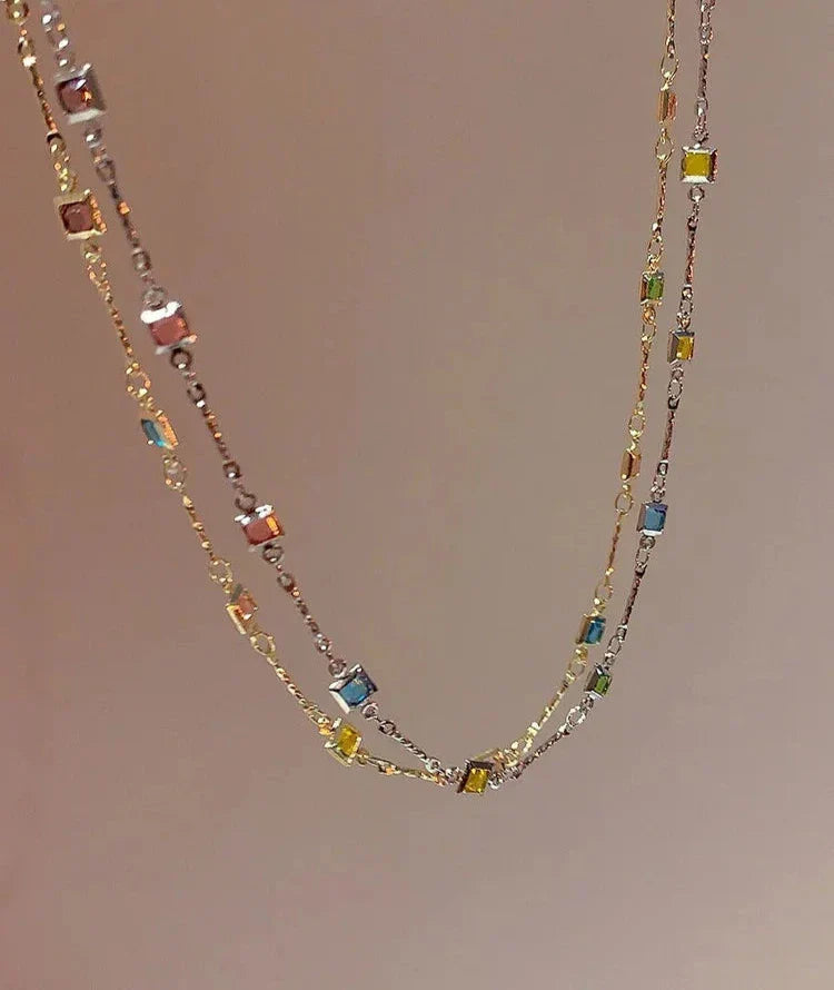 Silberkette für Frauen mit bunten Steinen. Modische Damenhalskette aus Sterling Silber, ein schönes Geschenk.