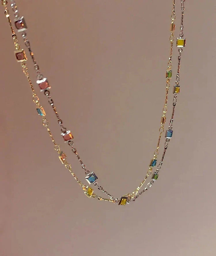 Silberkette für Frauen mit bunten Steinen. Modische Damenhalskette aus Sterling Silber, ein schönes Geschenk.
