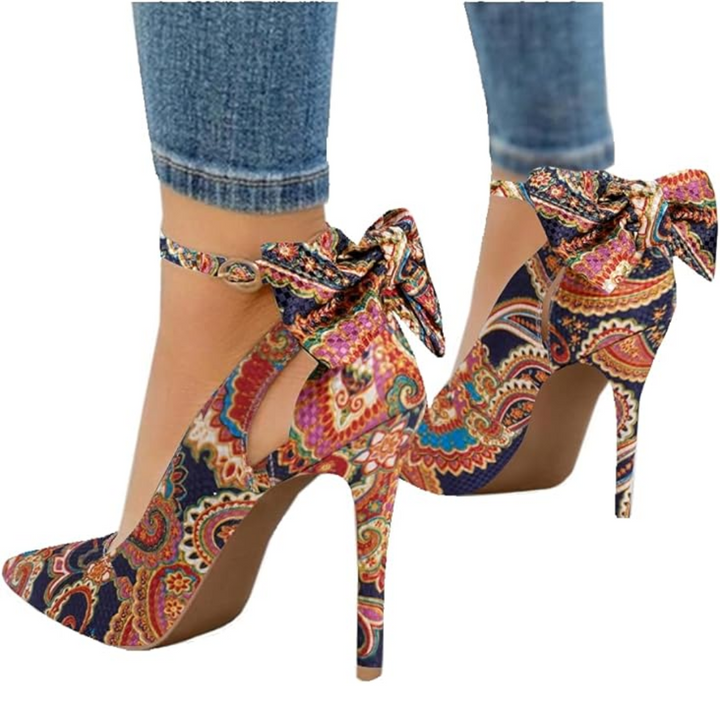 Zeitloser Damen High Heel Pump, elegant & vielseitig, mit feiner Schleife für jede Abendgarderobe.