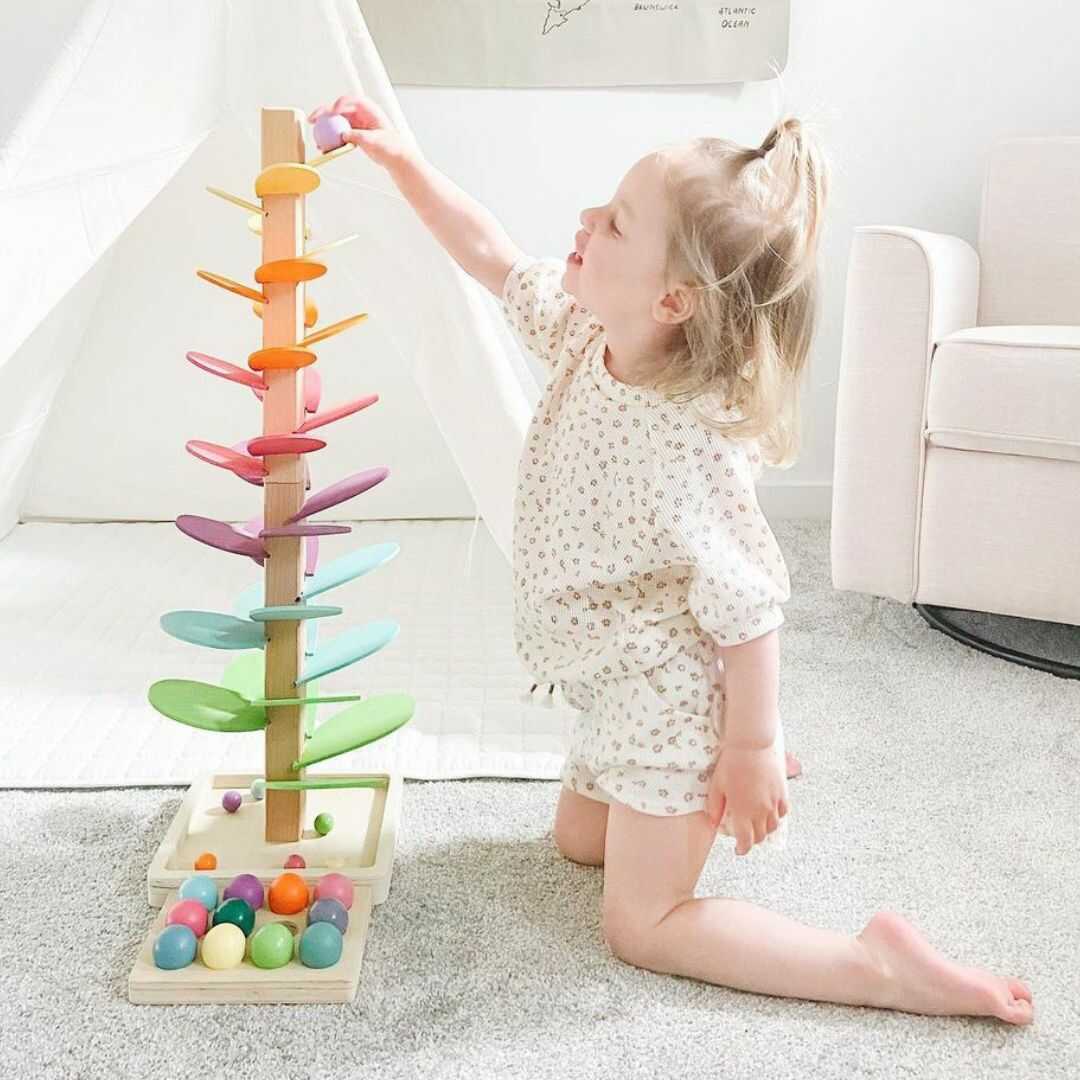 Farbenfroher Regenbogen Klangbaum, Holzspielzeug Babys & Kleinkinder, fördert Motorik & Sensorik.