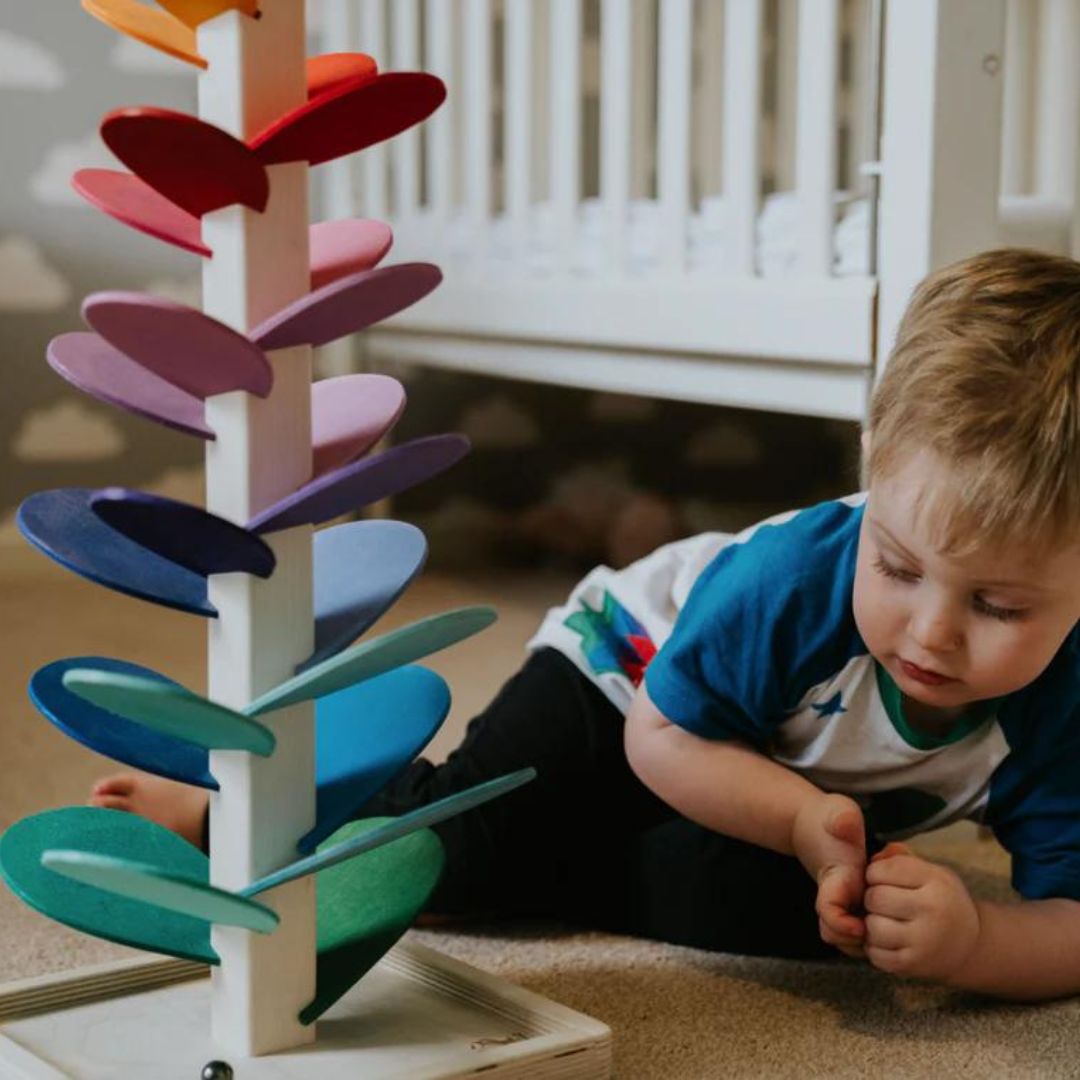 Ideales Geschenk Kinder: Interaktiver Regenbogen Klangbaum & Murmelbahn, pädagogisches Holzspielzeug.