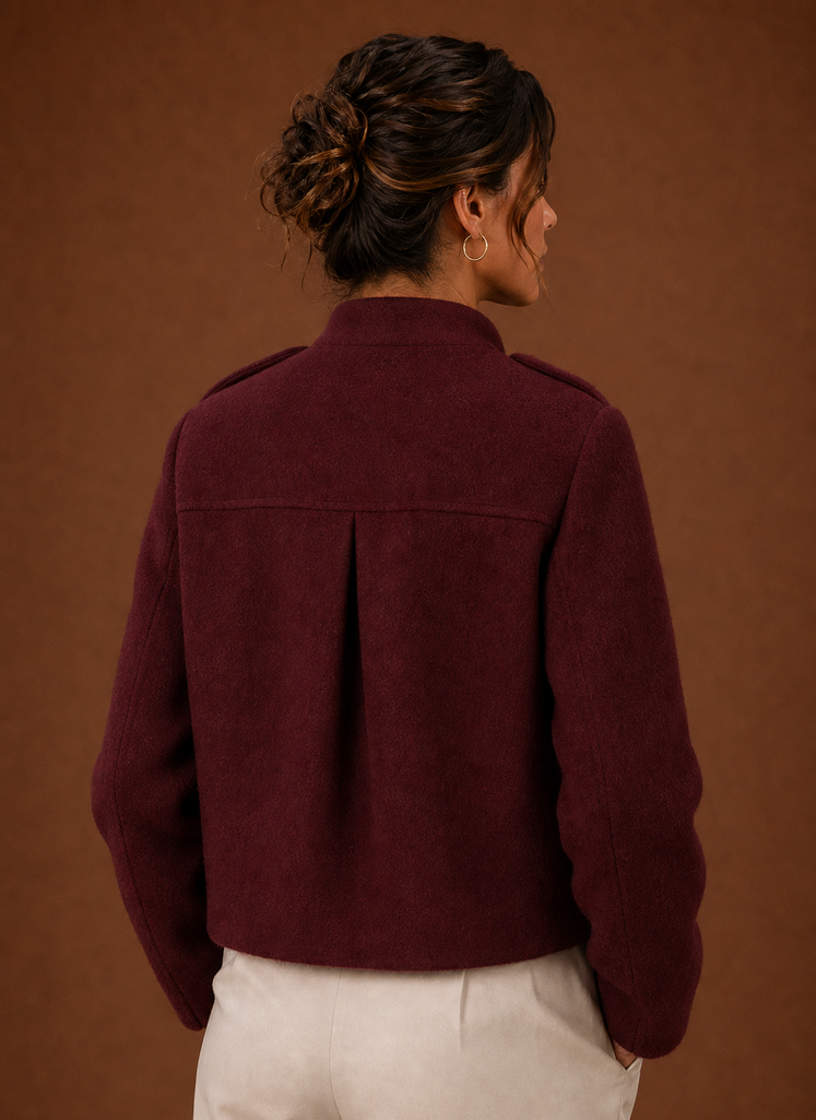 Trendige apricot Kurzjacke für Damen mit Knopfleiste. Schicke Übergangsjacke, ideal für Layering.