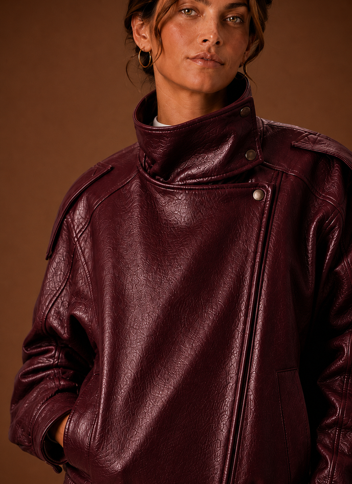 Rückenansicht der Damen Übergangsjacke, gerade Passform mit elegantem Stehkragen.