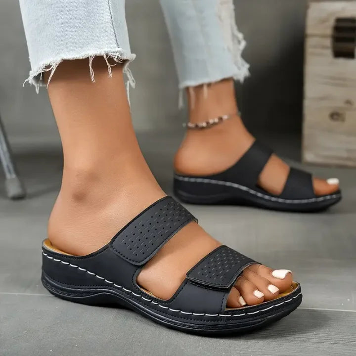 Orthopädische Damensandalen für optimalen Gehkomfort, bequeme Sommerschuhe für lange Tage.
