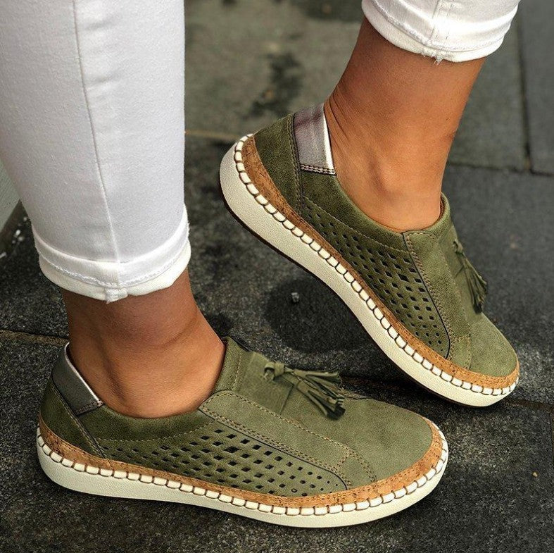 Weiße Daloureux Damenschuhe: Elegante, bequeme und vegane Flachschuhe, ideal für Alltag und Strand.