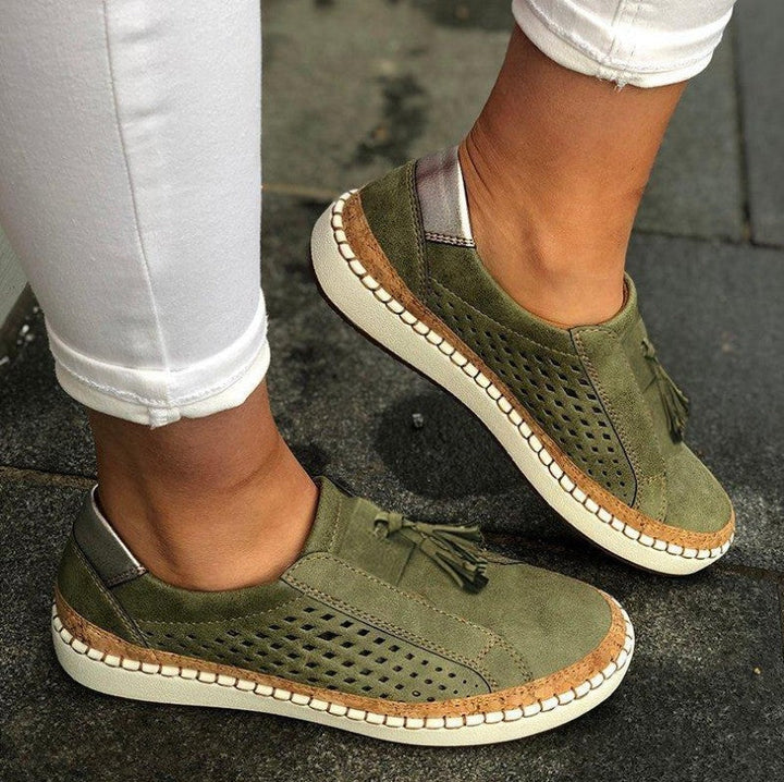 Weiße Daloureux Damenschuhe: Elegante, bequeme und vegane Flachschuhe, ideal für Alltag und Strand.