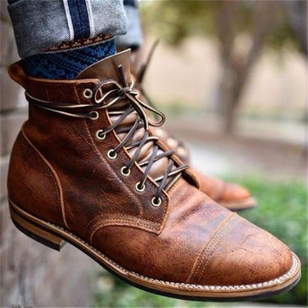 Vielseitige klassische Herrenstiefel in Braun, für Komfort und Stil. Perfekte Alltagsschuhe für jede Saison.
