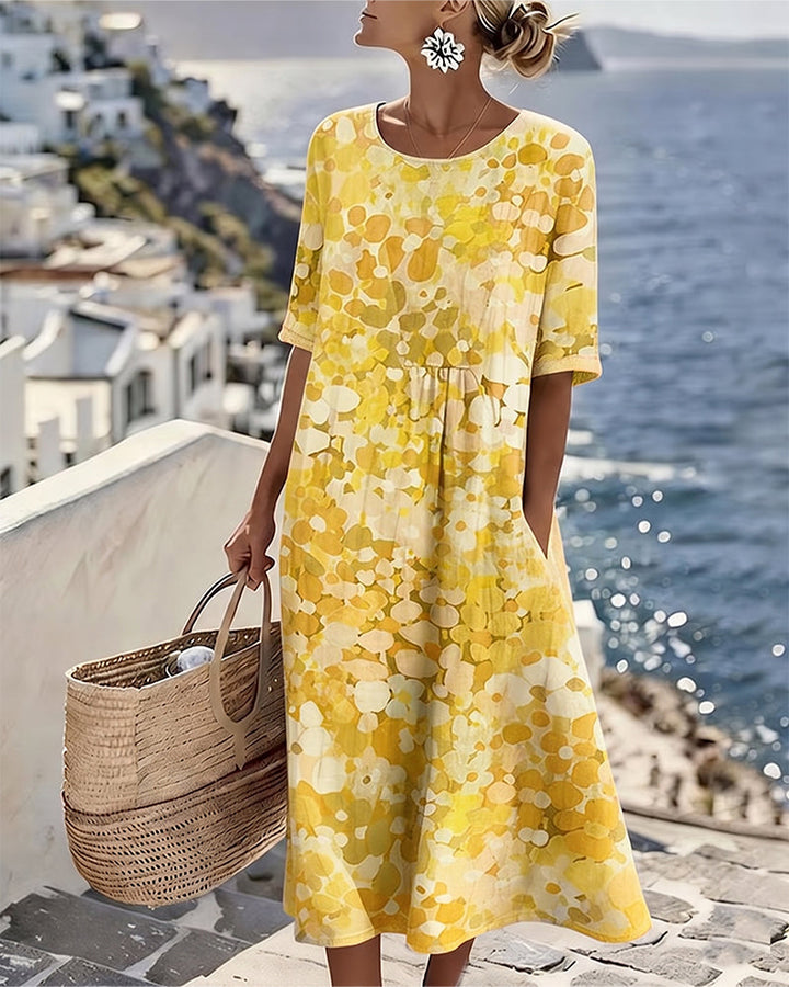 Trendiges Sommerkleid für Damen, mit elegantem Blumenmuster, in Midilänge und locker geschnitten.