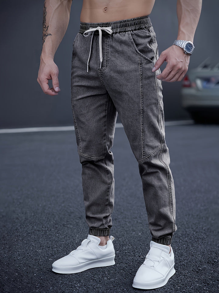 Praktische Herren Cargohose mit seitlichen Taschen; moderner Tapered Fit für urbane Mode und Freizeit.