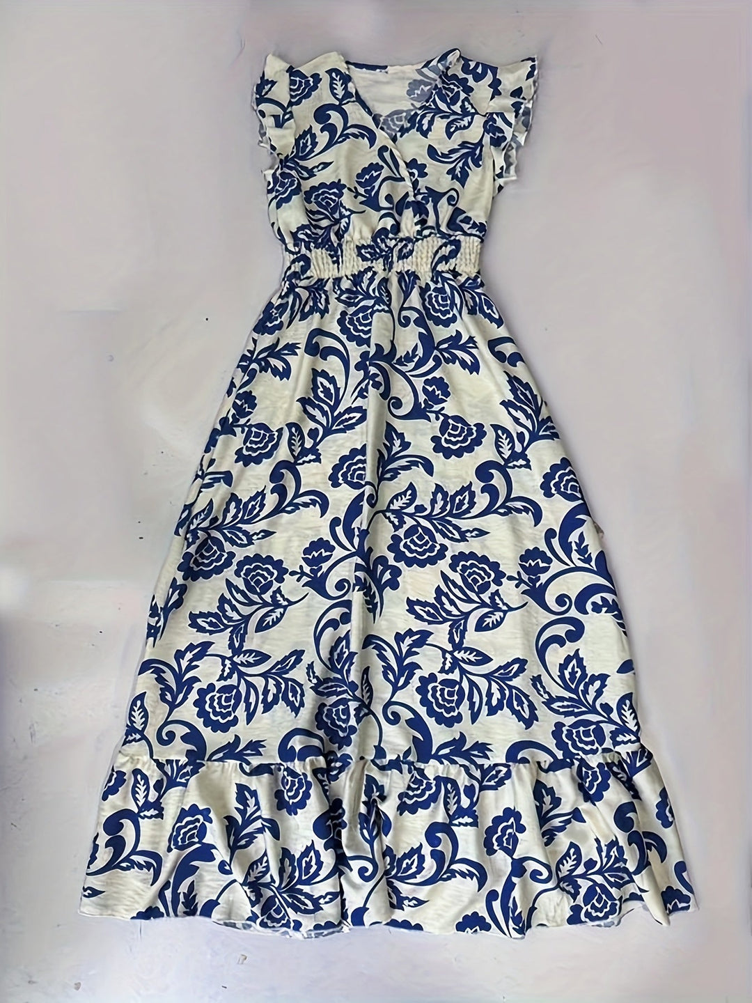 Stilvolles Damen Maxikleid, festlich und schmeichelnd, mit Volantärmeln. Für besondere Anlässe.