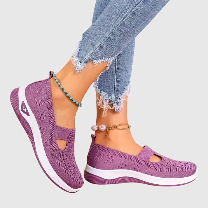 Stilvolle schwarze ergonomische Damen Sneaker, perfekt für lässige Alltagslooks. Bequeme Freizeitschuhe.
