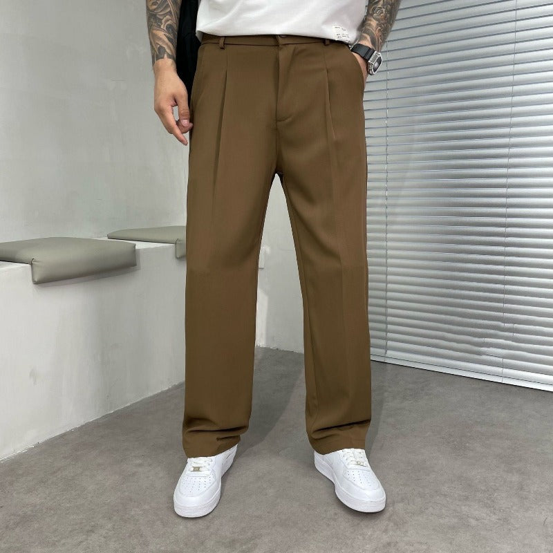 Trendige Herrenhose mit weitem Bein in Grau, lockerer Schnitt, ideal für Frühling und Sommer.