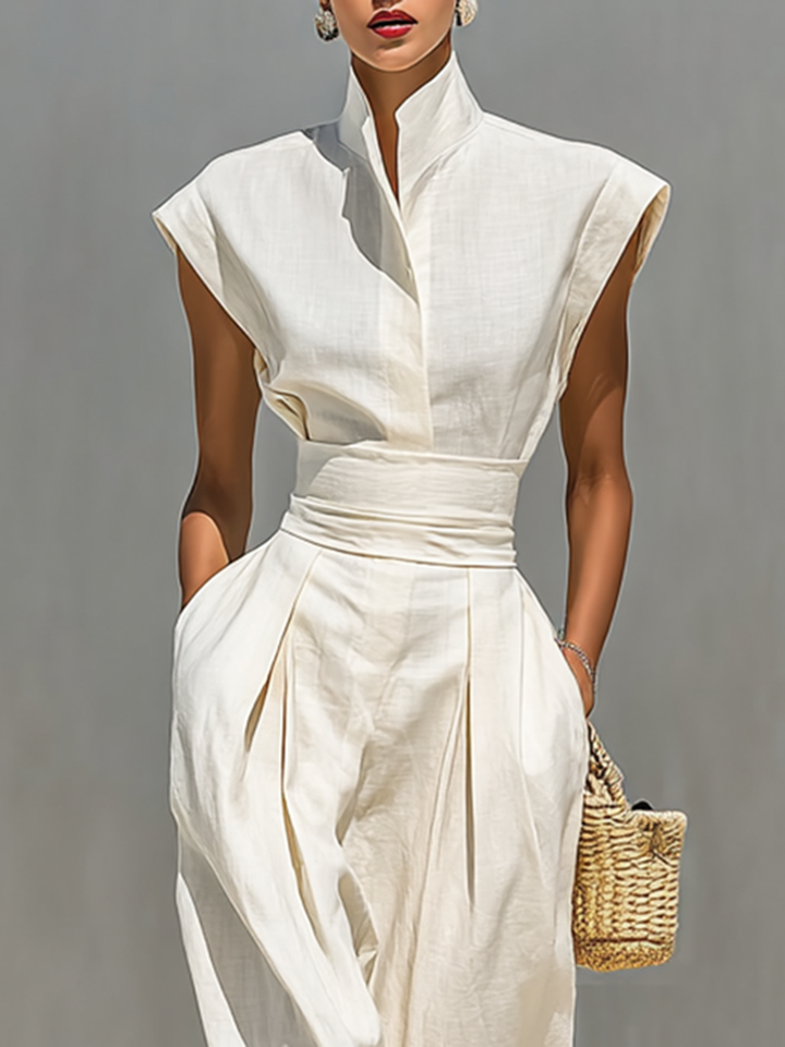 Fließendes beiges Damen Maxikleid in A-Linie mit Reverskragen. Elegantes & bequemes Freizeitkleid für den Sommer.