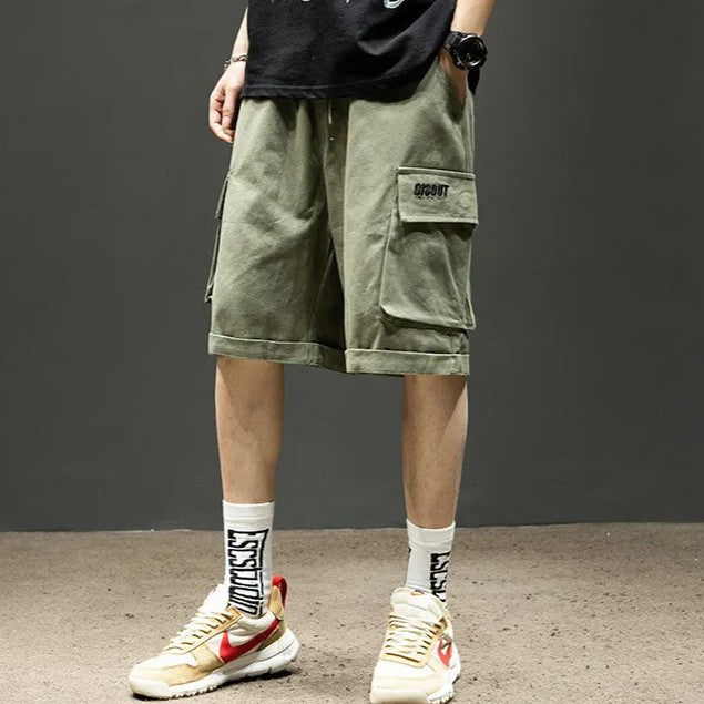Graue Herren Sommer-Cargo-Shorts mit weitem, lockerem Schnitt, perfekt für Outdoor-Abenteuer und Freizeit.