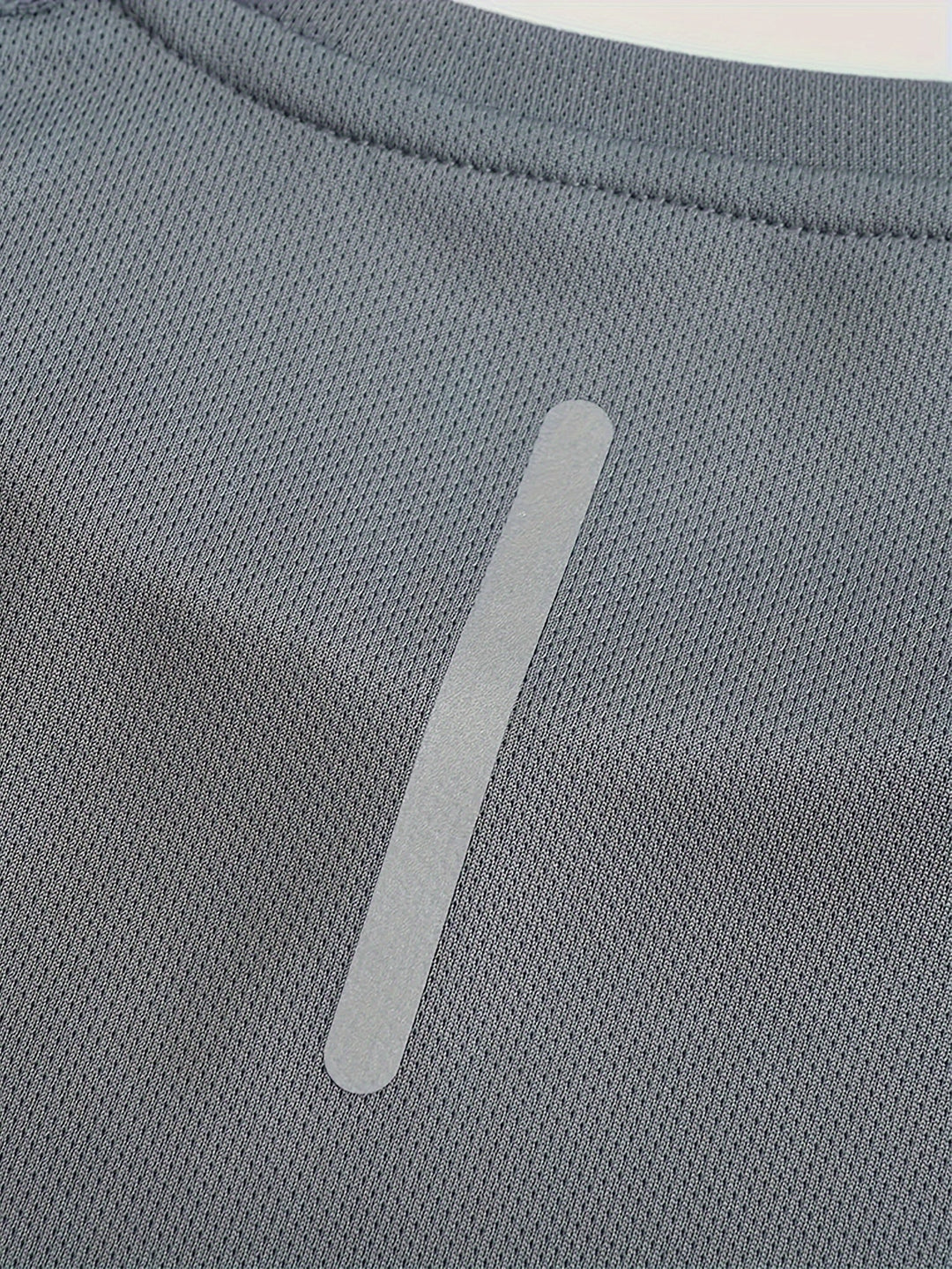 Funktionsshirt für Herren: Leichtes, atmungsaktives Sport T-Shirt für intensive Workouts.