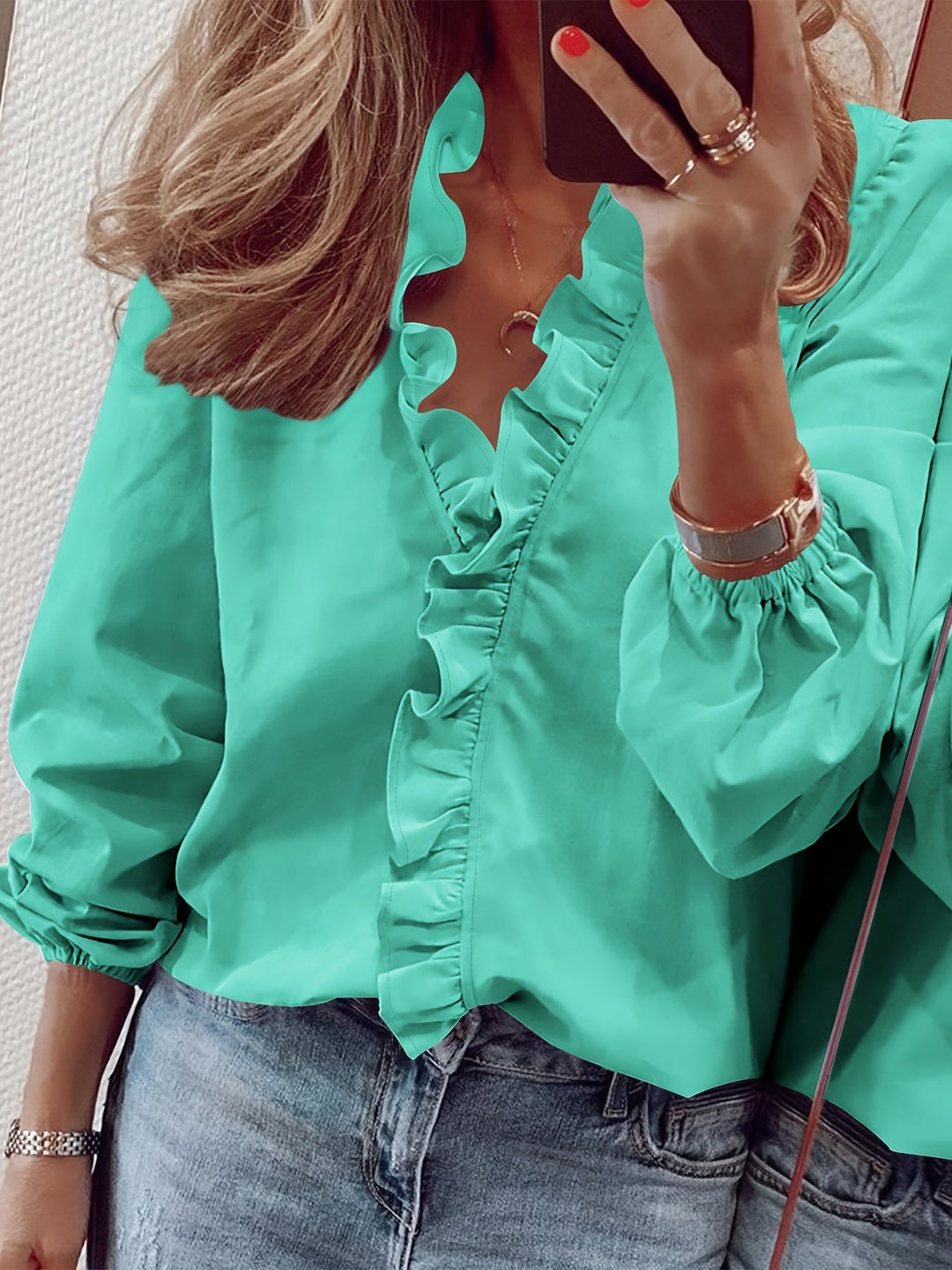 Modische Freizeitbluse für Damen, Langarm mit Rüschen, bequem und schick für den Alltag und Sommer.