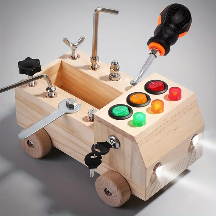 Montessori Aktivitätsboard aus Holz für Kinder, fördert spielerisch Entwicklung, Feinmotorik & Lernfähigkeiten.