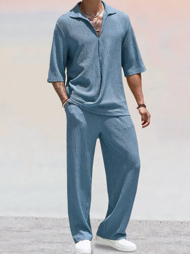 Stylisches Herren Poloshirt aus dem Freizeit Zweiteiler Set. Modernes, atmungsaktives Oberteil für entspannte Tage.