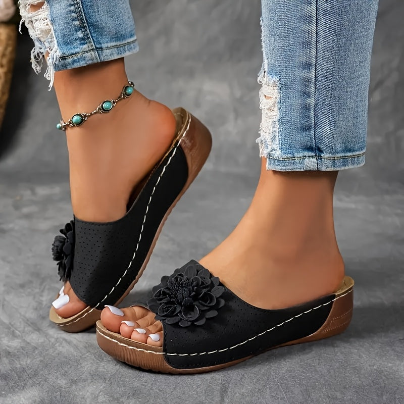 Detail der Schnalle an den Athenia Damen Sandalen. Verstellbar für optimalen Halt und Komfort.