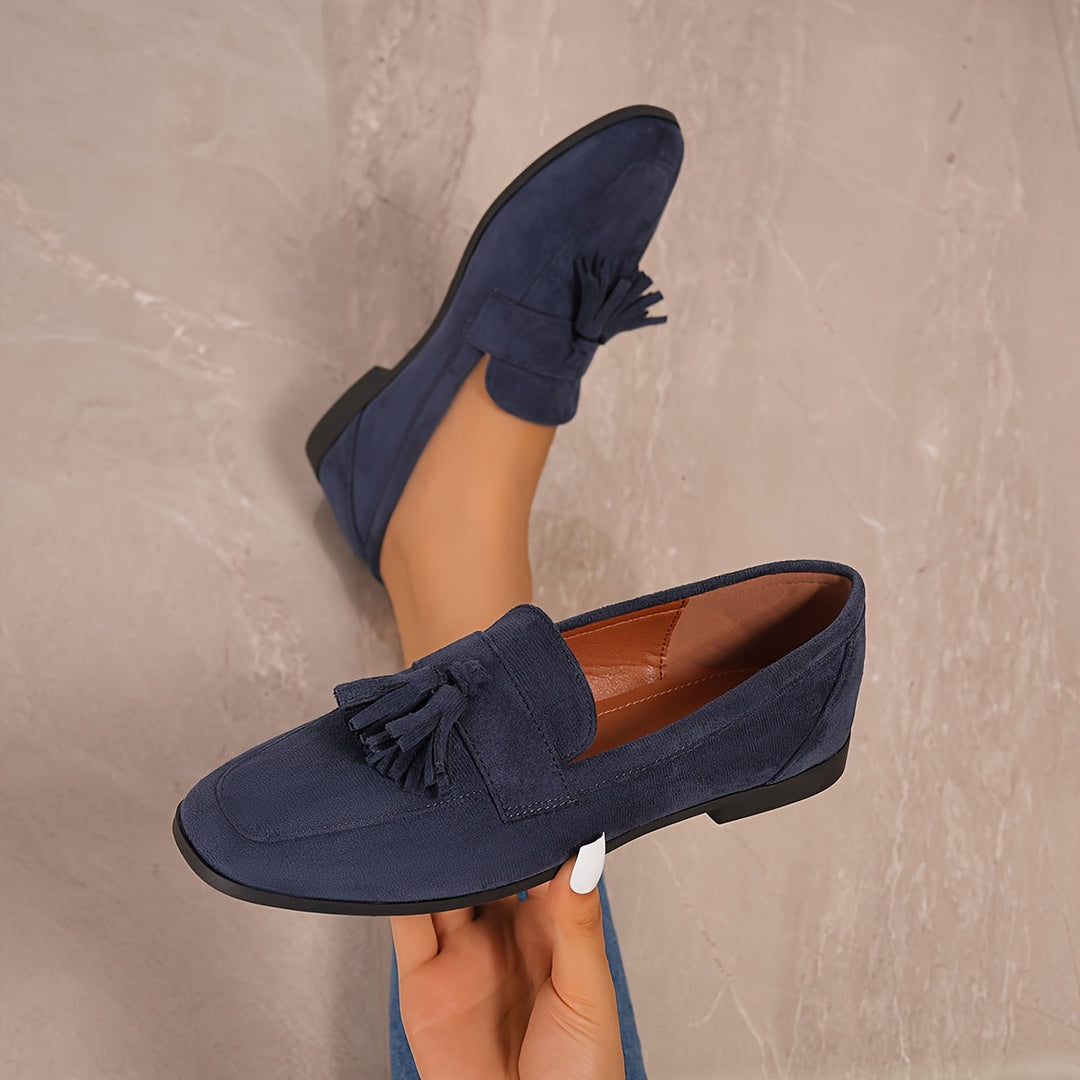 Robuste schwarze Freizeitschuhe für Wandern, mit Dämpfung für optimalen Komfort und Halt.