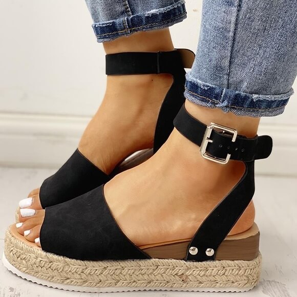 Elegante Damen Sandalen Livia mit Riemchen, Keilabsatz und komfortablem Plateau-Design.
