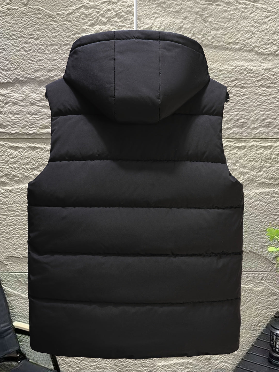 Warme Herren Steppweste mit Kapuze, ärmellos, ideal für Lagenlooks.