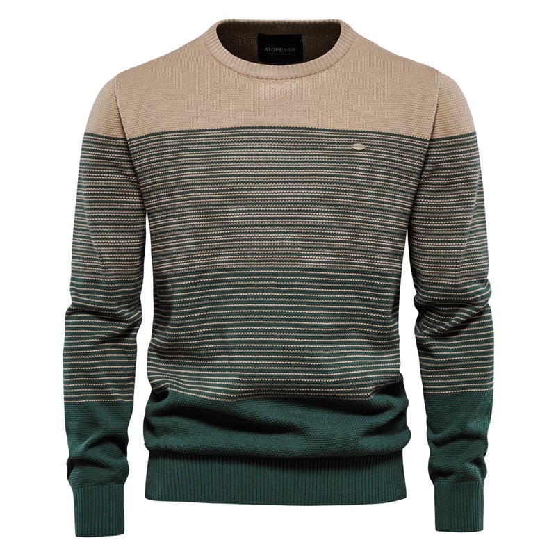 Moderner Herren Pullover mit Rundhals und subtilen Kontrastfarben. Langarm-Design für schicken Alltagsstil.