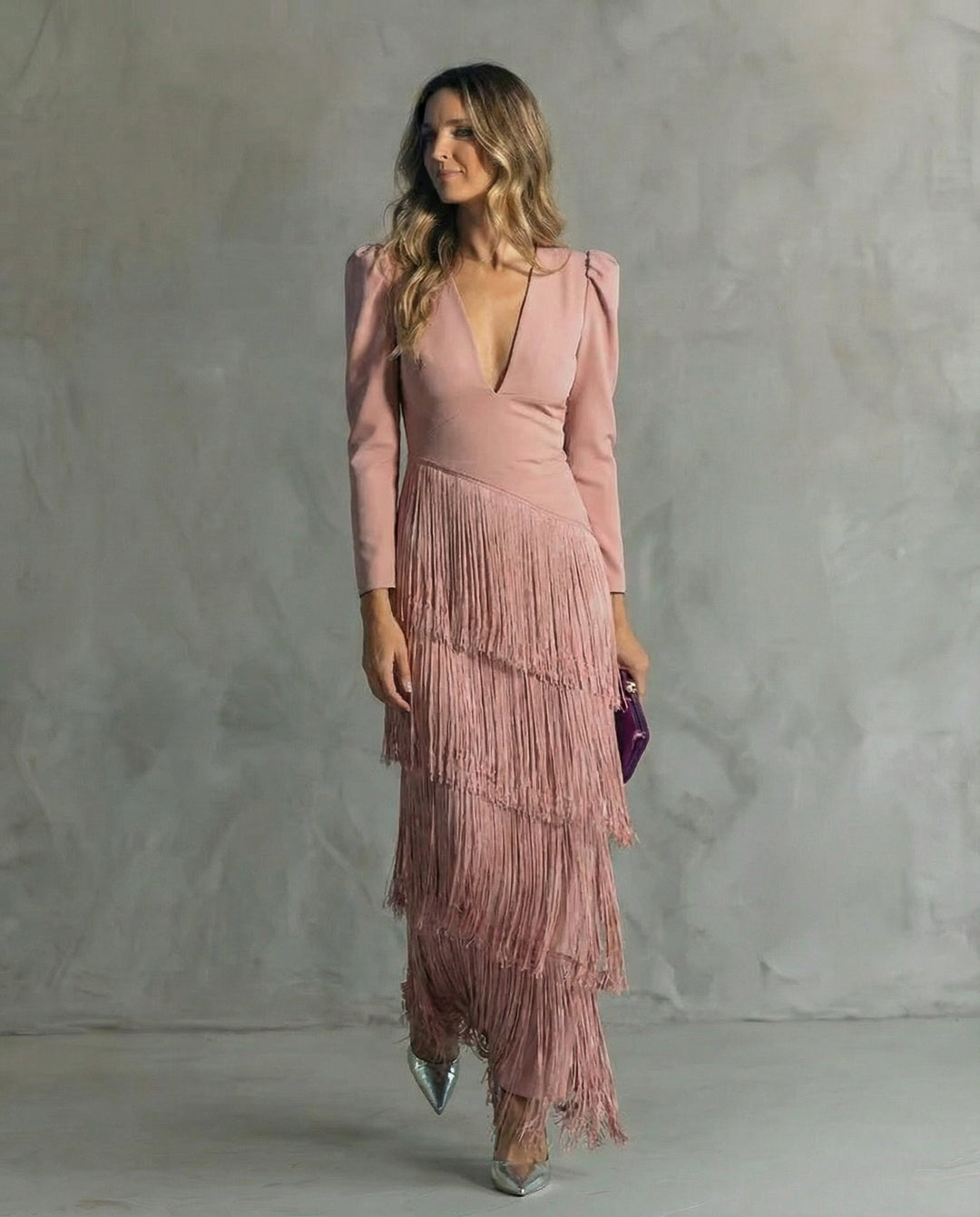 Festliches Damen Midi Fransenkleid mit V-Ausschnitt. Ideal für besondere Anlässe & Abendveranstaltungen.