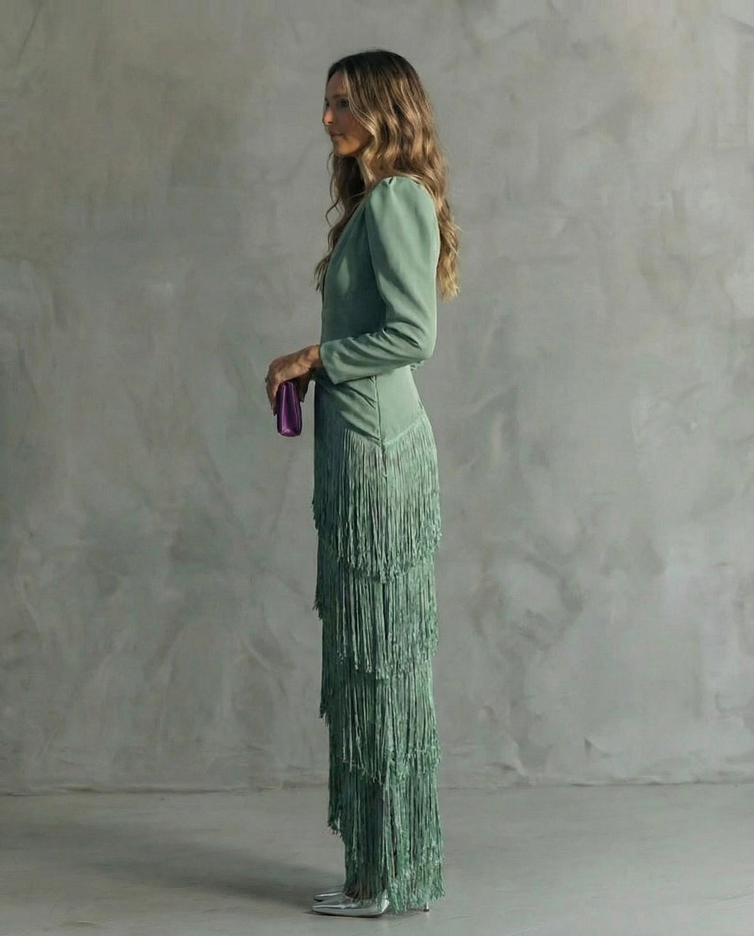 Damen Festliches Fransen-Midi-Kleid mit V-Ausschnitt. Das perfekte Cocktailkleid für besondere Anlässe.