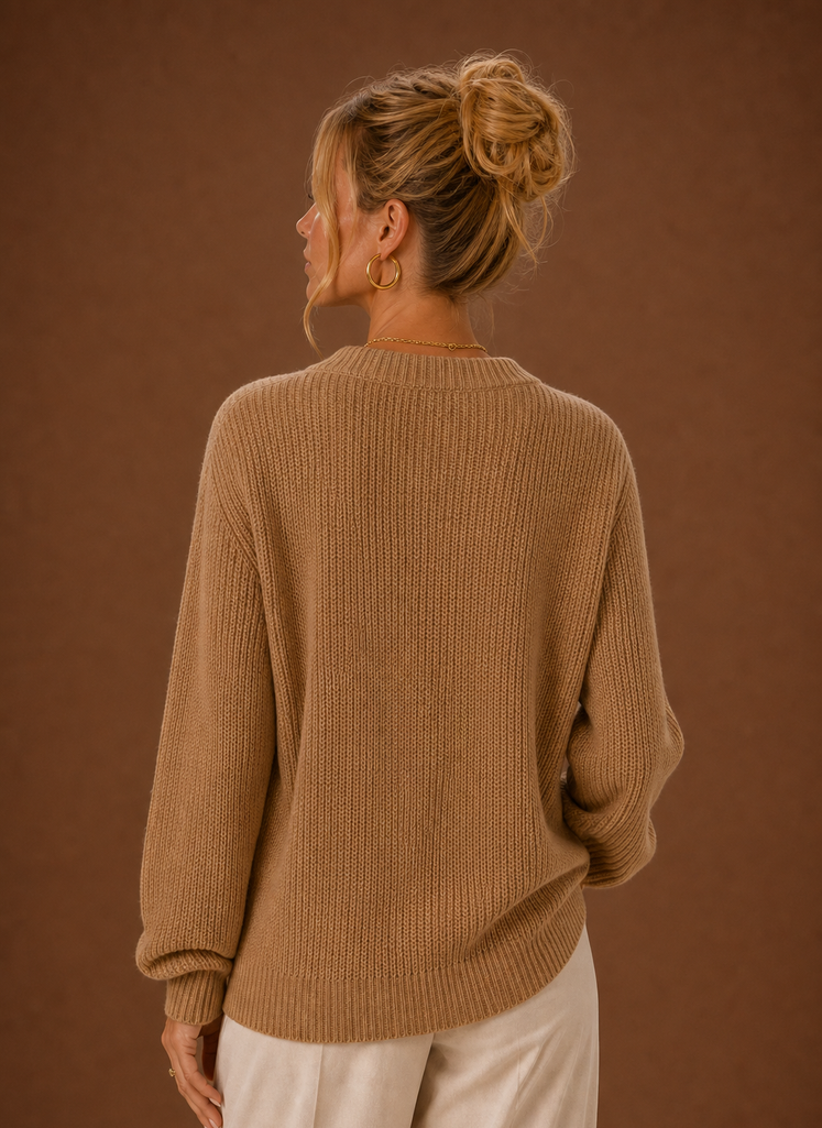 Offene Damen Strickjacke, V-Ausschnitt, in Camel. Lässiger Langarm Cardigan mit schicker Knopfleiste.