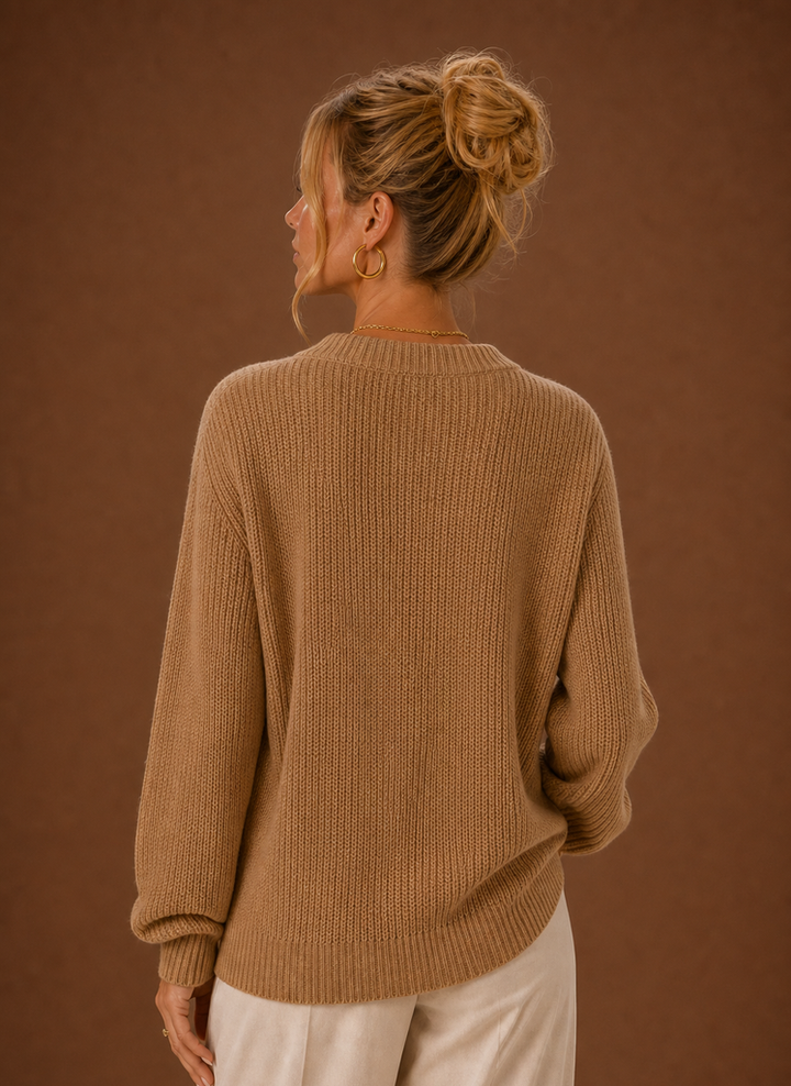 Offene Damen Strickjacke, V-Ausschnitt, in Camel. Lässiger Langarm Cardigan mit schicker Knopfleiste.