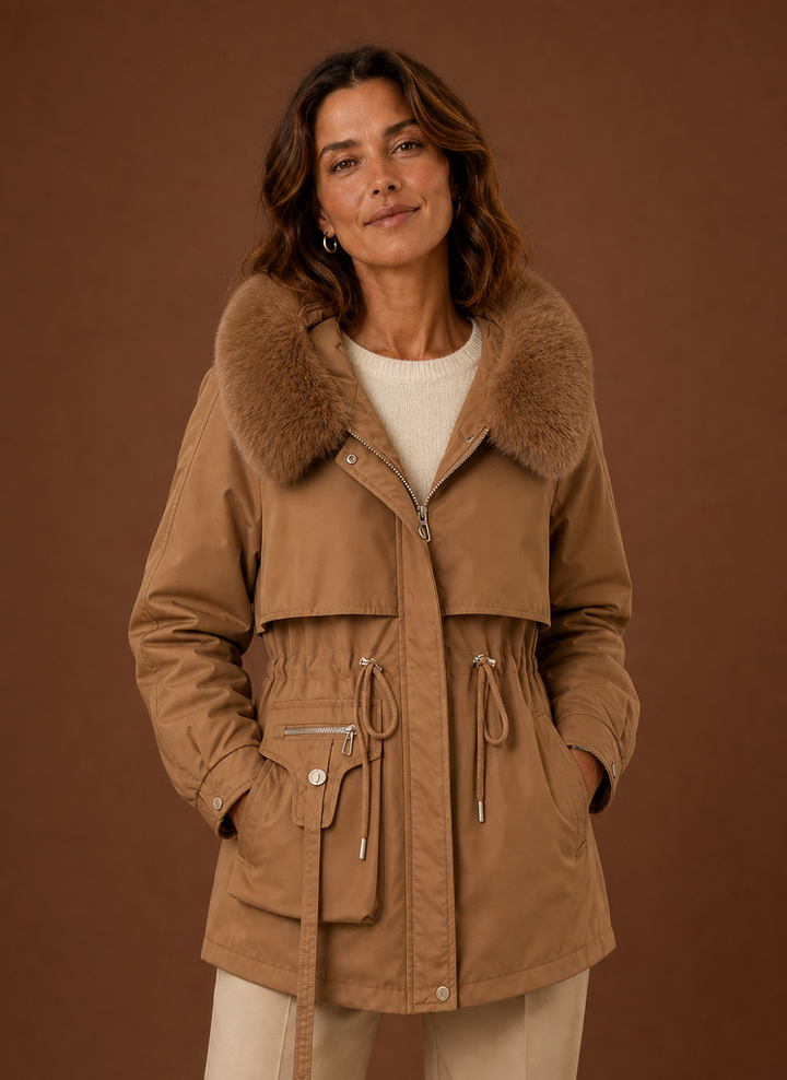 Stilvoller Damen Parka mit warmer Kunstfellkapuze für kalte Wintertage. Perfekte Oberbekleidung.