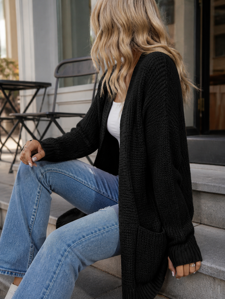 Moderner langer Damen Strick-Cardigan, stilvoll kombinierbar für elegante Outfits.