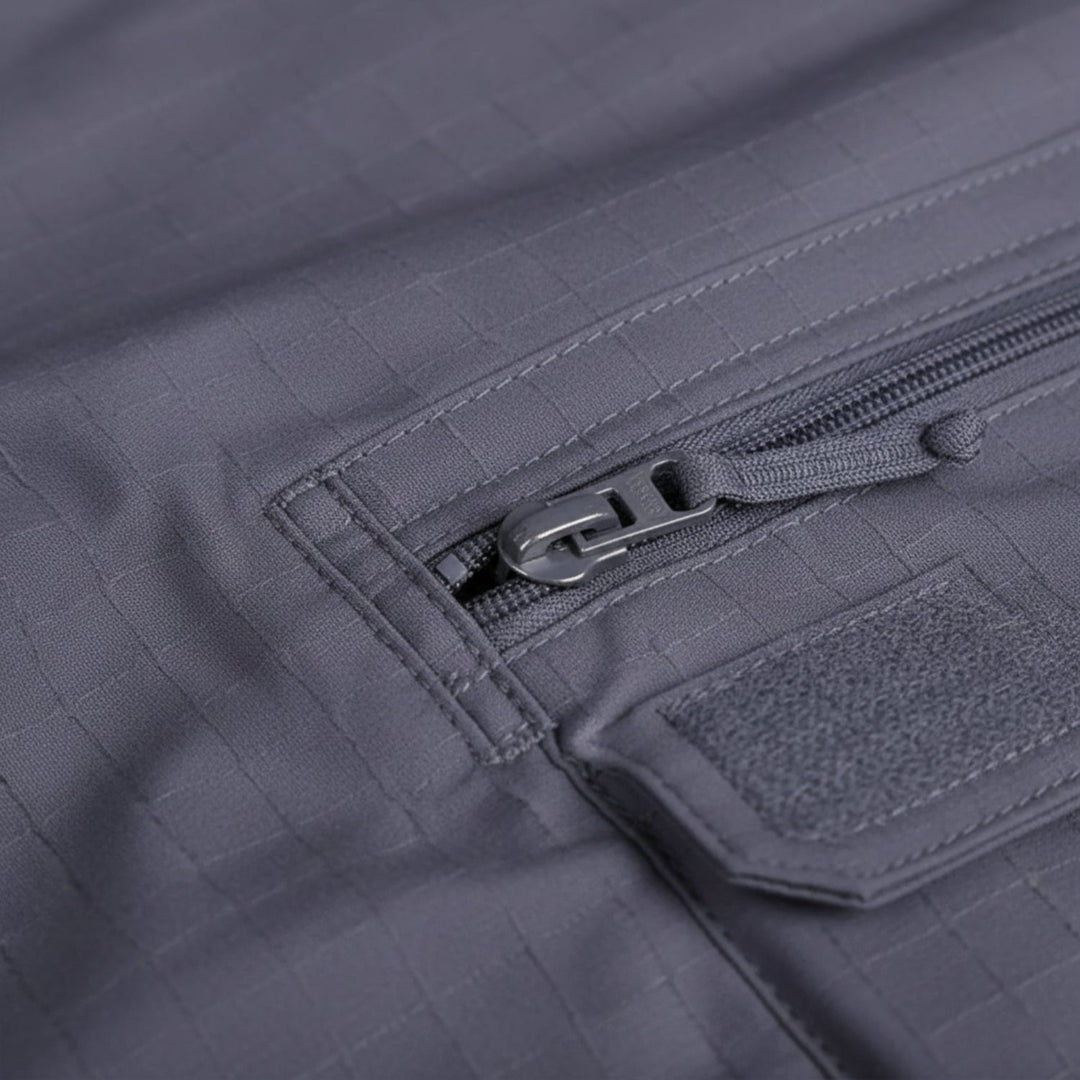 Hochwertige Herren Outdoor-Shorts, dehnbar und schnelltrocknend, mit vielen Taschen, ideal für Wander- & Campingausflüge.