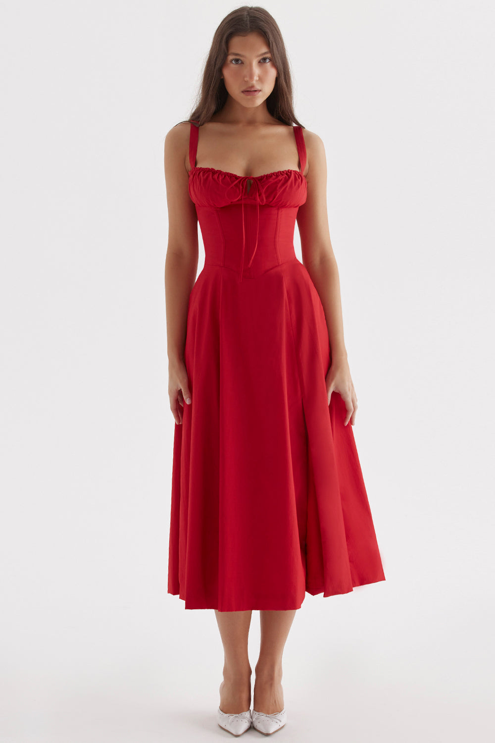 Fließendes Damen Bustier-Kleid mit Blumenprint, modisch und bequem für festliche Anlässe und Frühling.