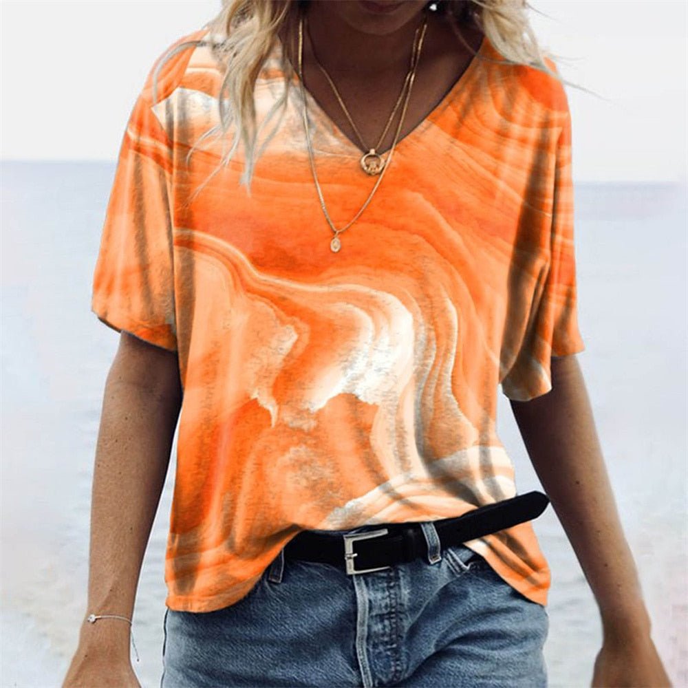 Trendiges Damen T-Shirt mit Marmormuster, V-Ausschnitt. Ideal als bequemes Sommershirt.
