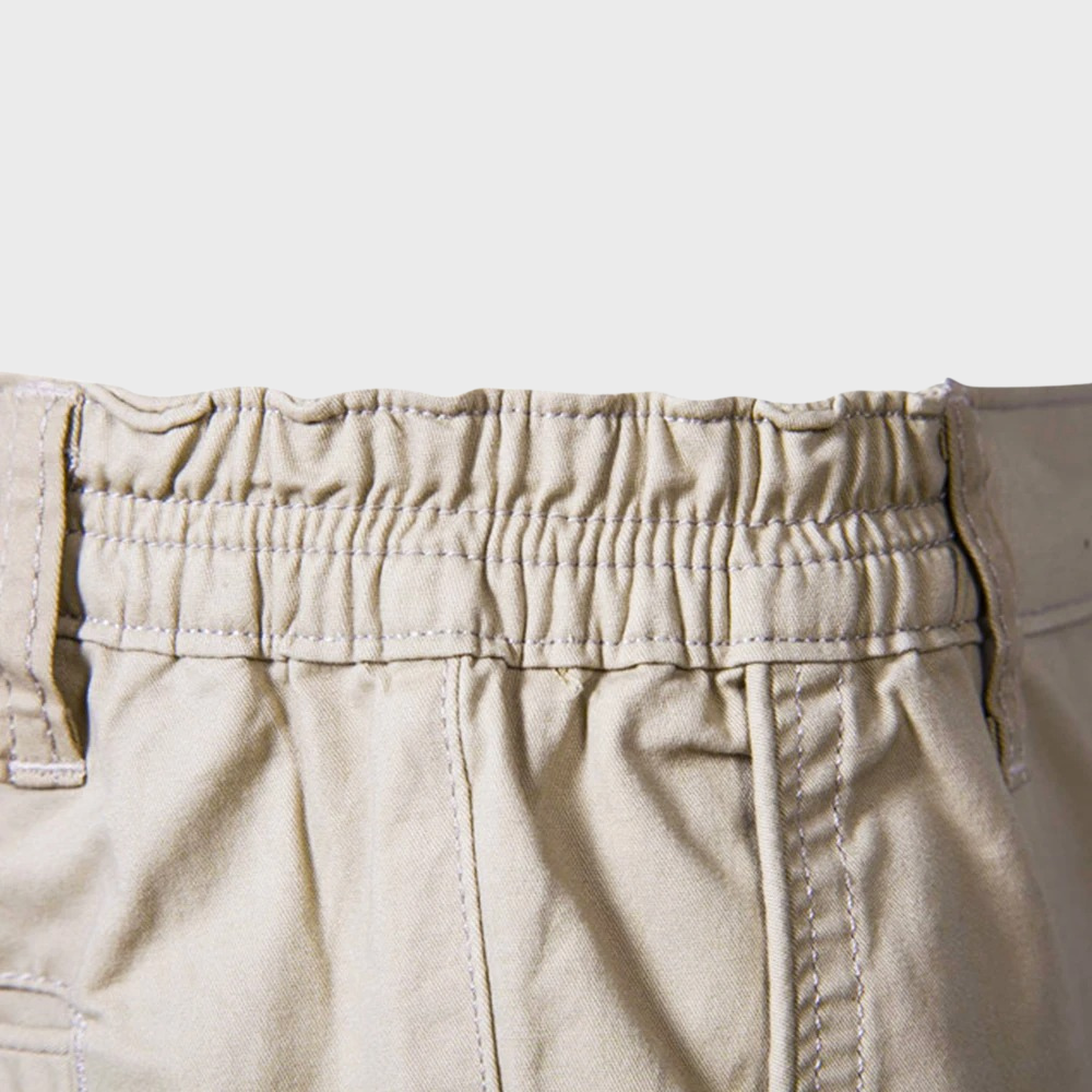 Sommerliche Herrenshorts aus hochwertiger Baumwolle. Dein Begleiter für lässige Eleganz.
