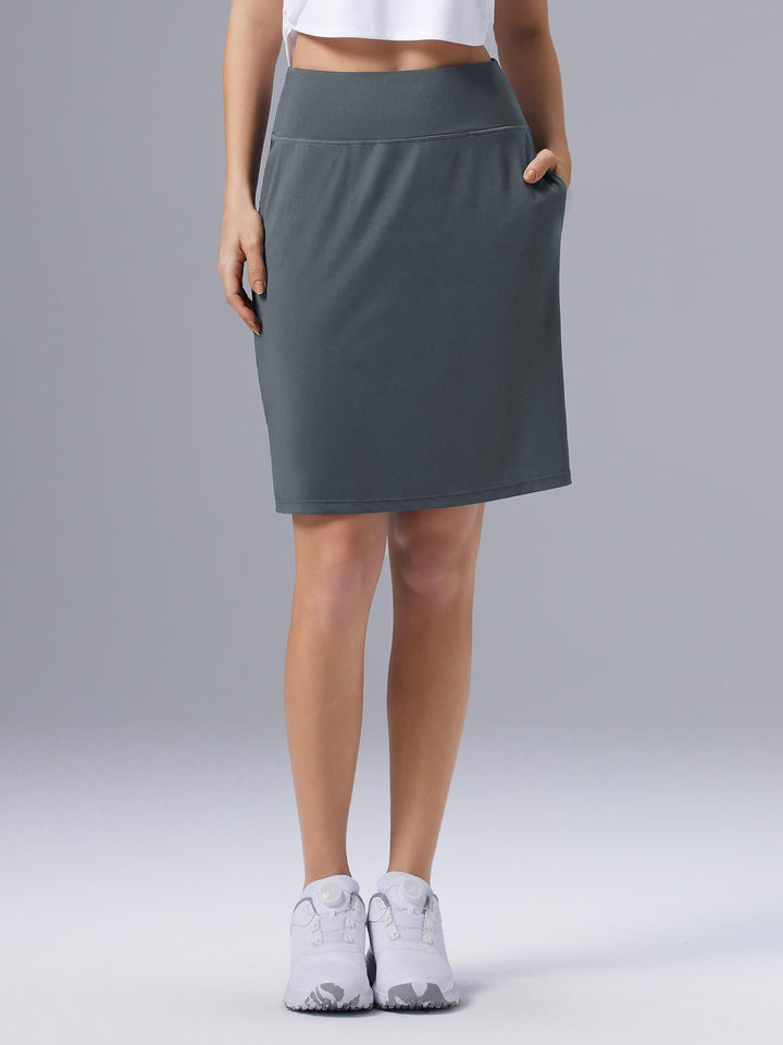 Damen Sportskort Schwarz, knieumspielend, Futtershorts, atmungsaktiv, für aktive Frauen.