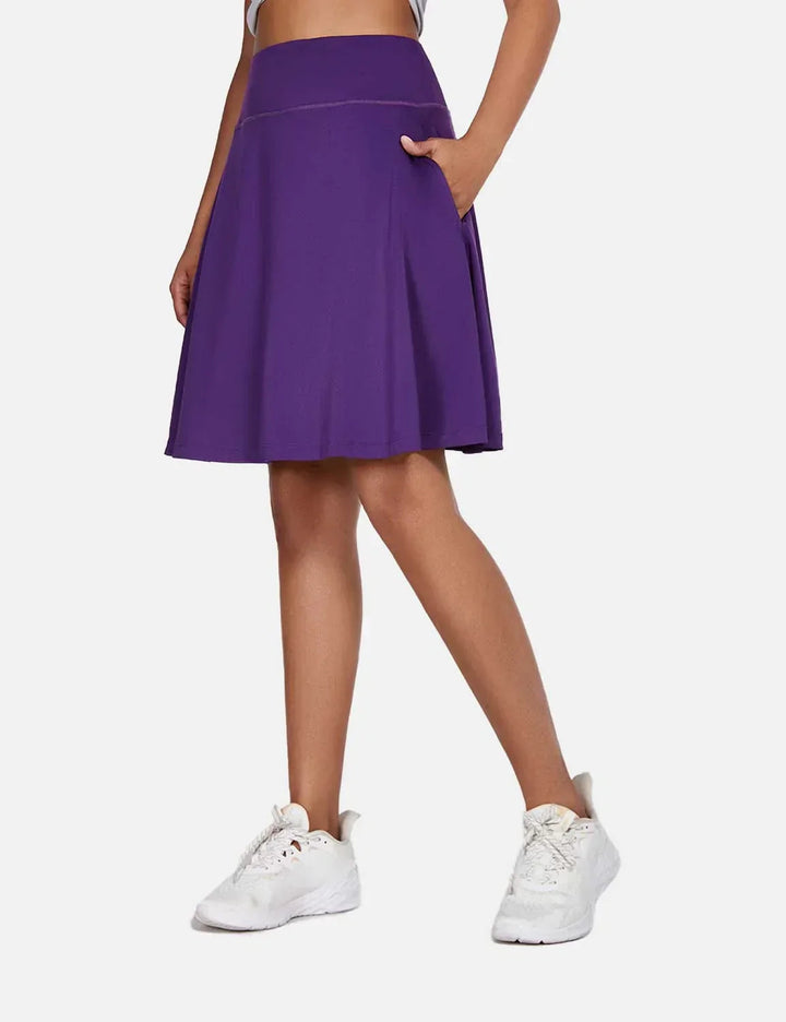 Vielseitiger Damen Sportrock, hoher Bund, UPF50+ Schutz und integrierte Shorts für jede Aktivität.