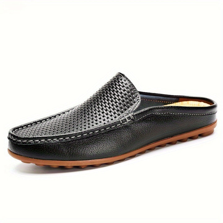 Bequeme Herren Mokassins im Slip-On Design; perfekte Alltagsschuhe für lässige Herrenmode.