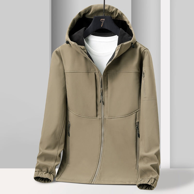 Moderne Funktionsjacke für Herren. Winddichte & wasserdichte Übergangsjacke für Alltag & Outdoor-Aktivitäten.