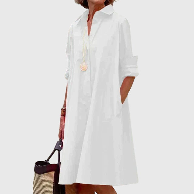 Nahaufnahme der praktischen Seitentaschen am Damen Casual Kleid, perfekt für Schlüssel oder Handy.