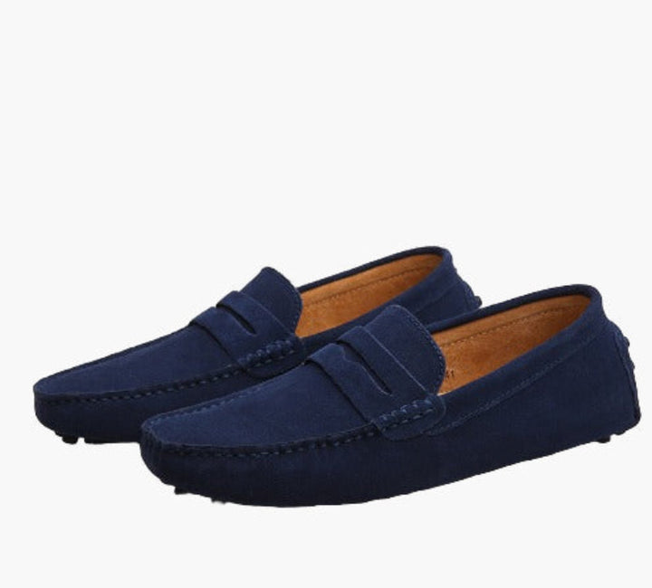Herren Business Loafer am Fuß, kombiniert mit eleganter Hose für einen smarten und bequemen Look.
